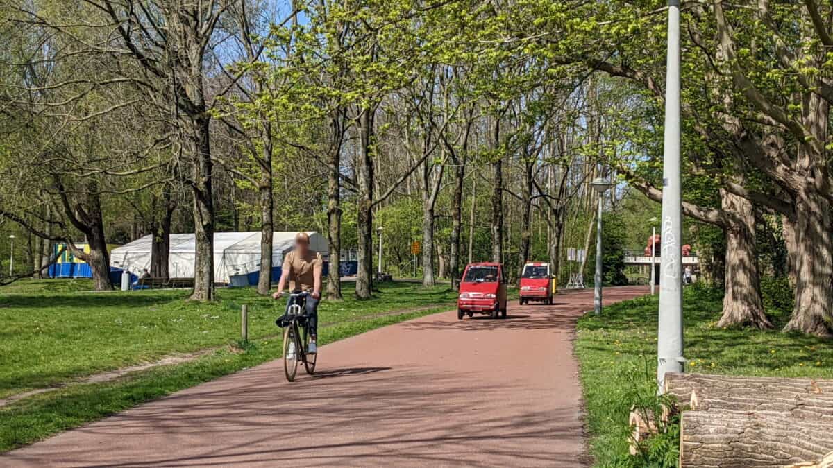 Guide to cycling on dutch bicycle lanes