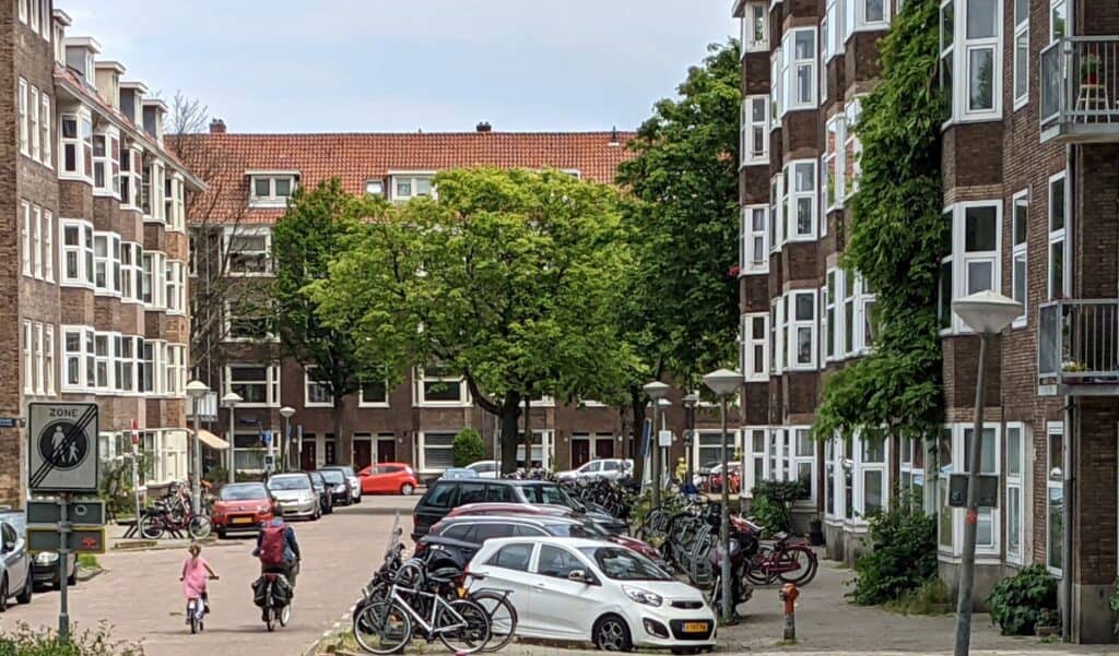 cycling on dutch bicycle paths is safe